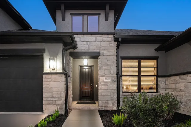 $750,000 | 22012 Canyon Trail Way, Porter, TX 77365