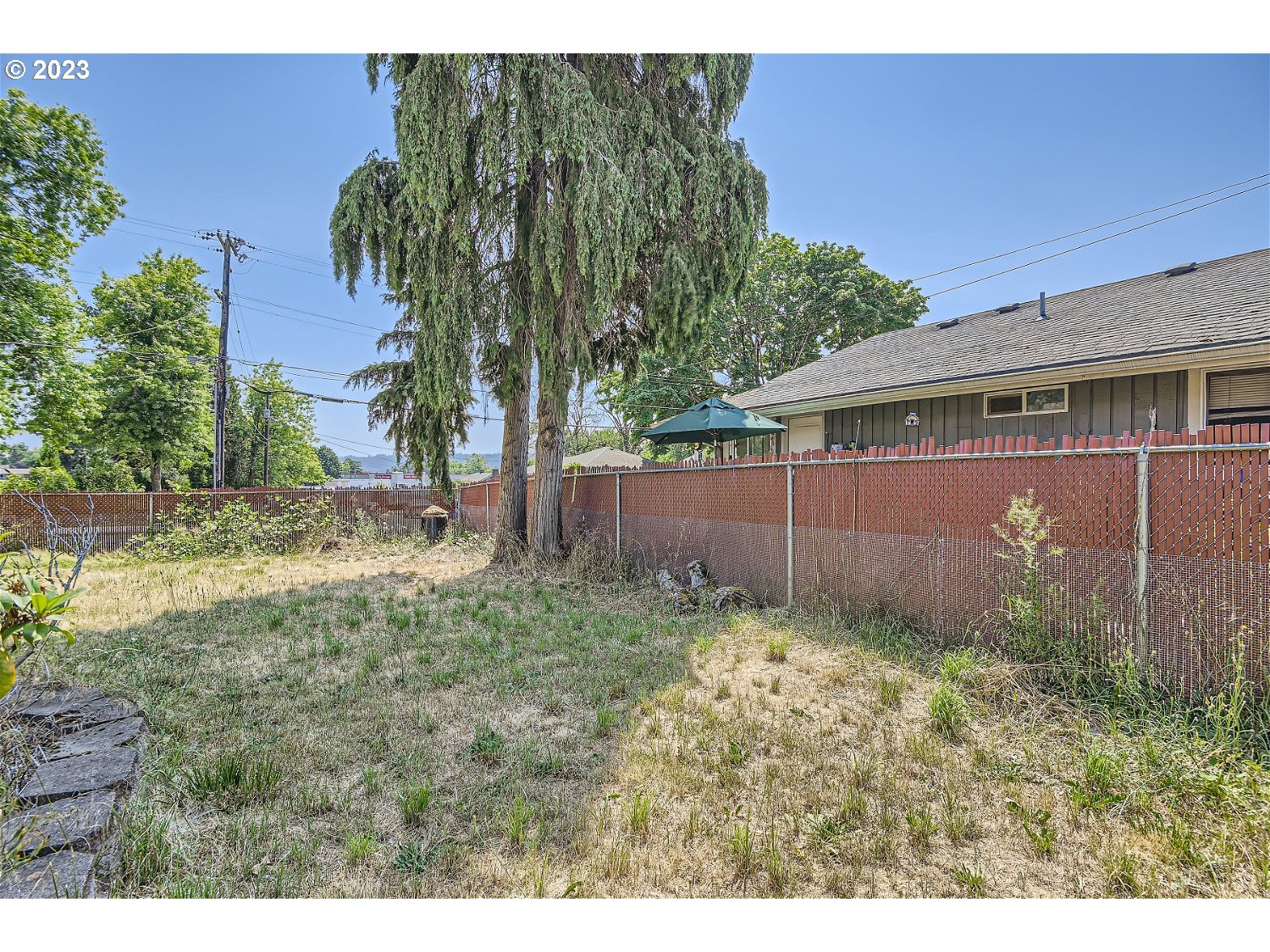 14409 Southeast Oatfield Road Milwaukie, OR 97267 - Photo 22 of 24 a view of backyard with green space