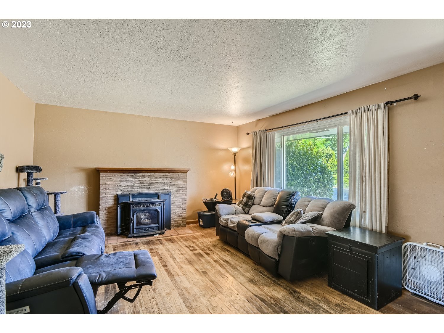 14409 Southeast Oatfield Road Milwaukie, OR 97267 - Photo 5 of 24 a living room with furniture and a fireplace