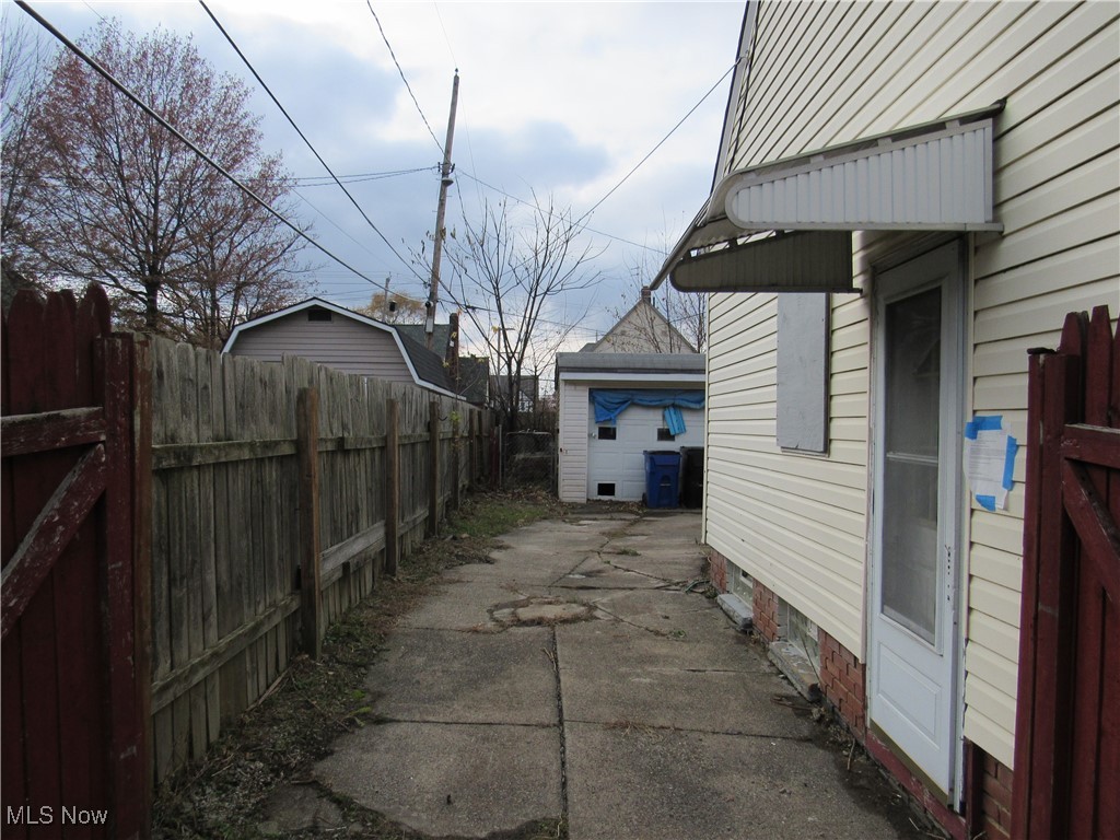 4550 Effie Road Cleveland, OH 44105 - Photo 26 of 29 View of side of home featuring an outbuilding