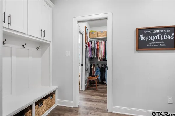 a way to rooms with wooden floor