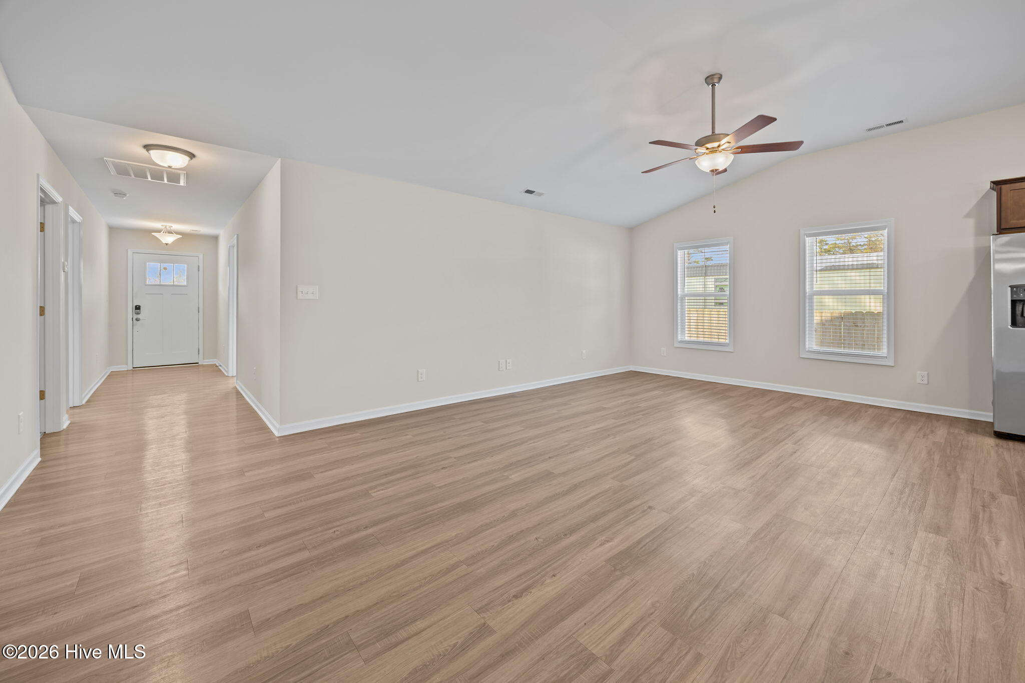 621 West Beaufort Road Beaufort, NC 28516 - Photo 6 of 38 Living Room
