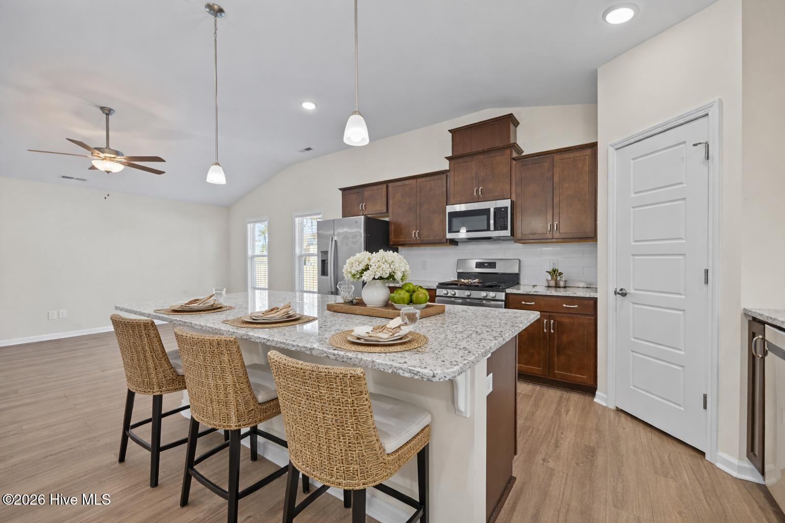 621 West Beaufort Road Beaufort, NC 28516 - Photo 7 of 38 Breakfast Bar Staged by AI