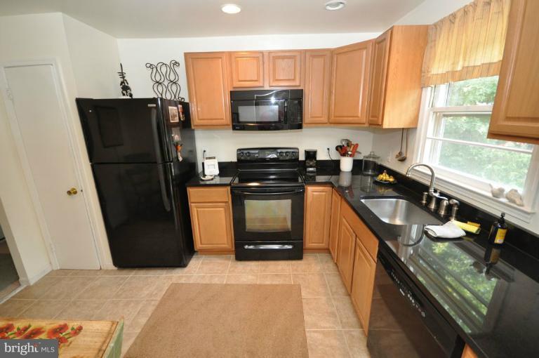 1509 Coat Ridge Road Herndon, VA 20170 - Photo 15 of 30 Kitchen