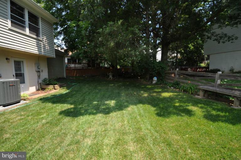 1509 Coat Ridge Road Herndon, VA 20170 - Photo 19 of 30 Exterior (Rear)