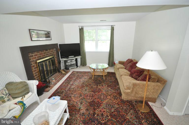 1509 Coat Ridge Road Herndon, VA 20170 - Photo 22 of 30 Family Room