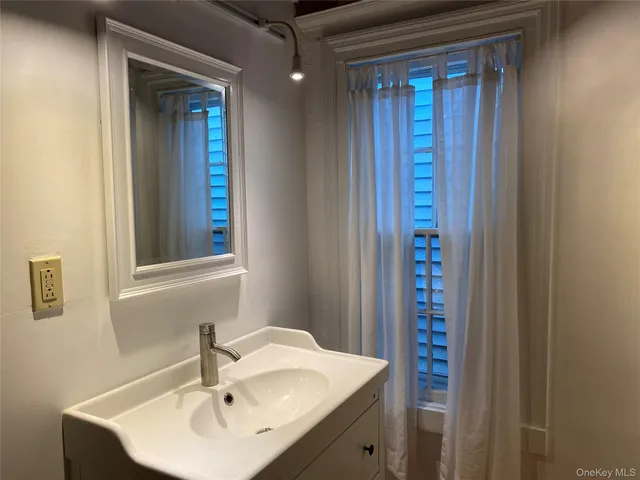 $2,200 | 66 Dodge Street, Hudson, NY 12534