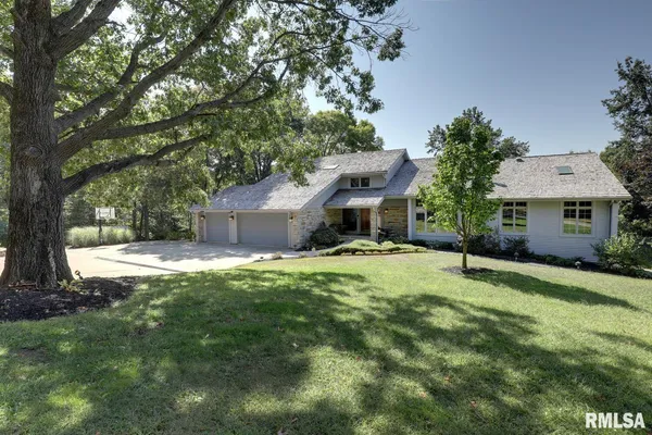 $695,500 | 100 South Quail Walk Road, Macomb, IL 61455
