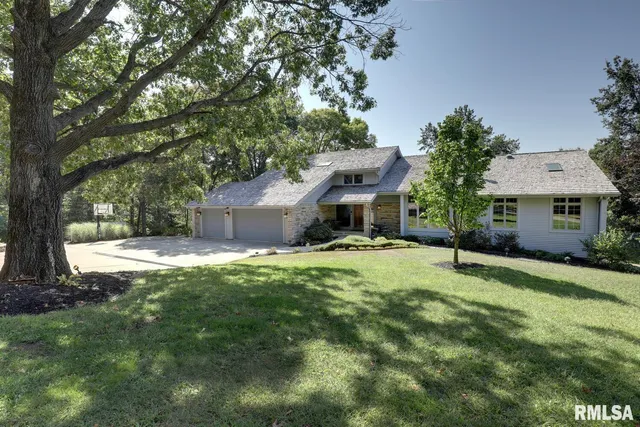 $695,500 | 100 South Quail Walk Road, Macomb, IL 61455