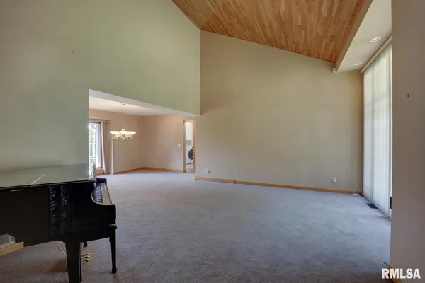 $695,500 | 100 South Quail Walk Road, Macomb, IL 61455