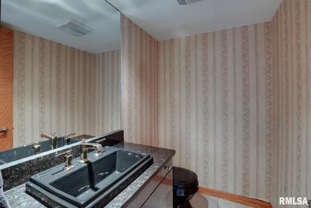 $695,500 | 100 South Quail Walk Road, Macomb, IL 61455