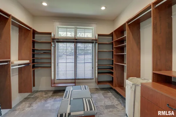 $695,500 | 100 South Quail Walk Road, Macomb, IL 61455