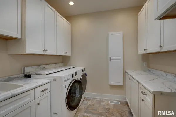 $695,500 | 100 South Quail Walk Road, Macomb, IL 61455
