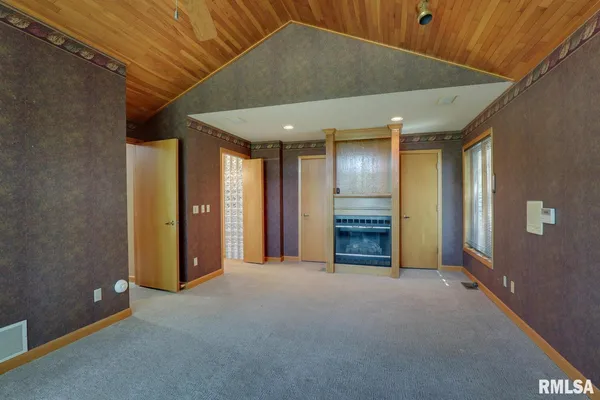 $695,500 | 100 South Quail Walk Road, Macomb, IL 61455