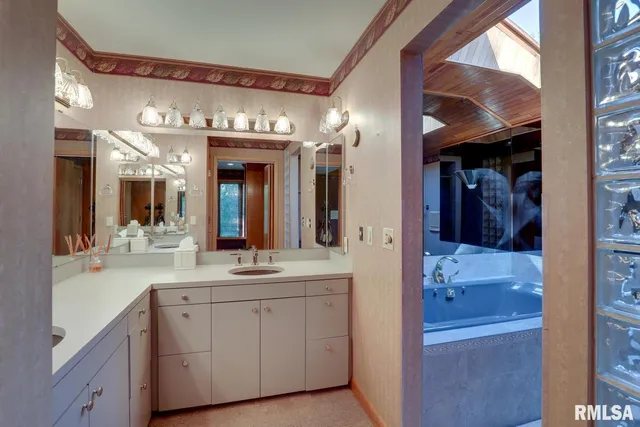 $695,500 | 100 South Quail Walk Road, Macomb, IL 61455