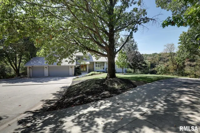 $695,500 | 100 South Quail Walk Road, Macomb, IL 61455