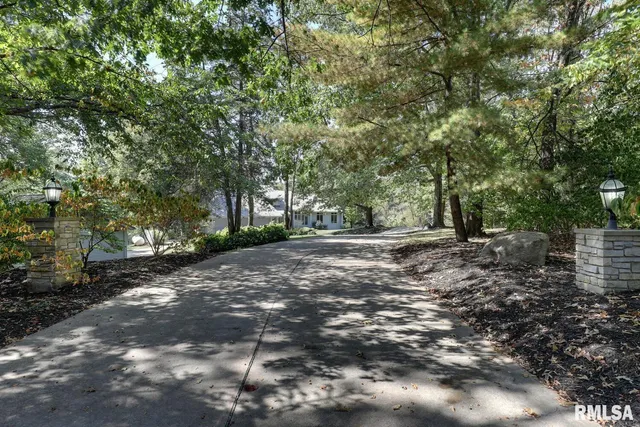 $695,500 | 100 South Quail Walk Road, Macomb, IL 61455