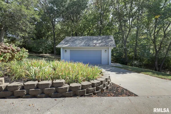 $695,500 | 100 South Quail Walk Road, Macomb, IL 61455