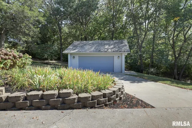 $695,500 | 100 South Quail Walk Road, Macomb, IL 61455