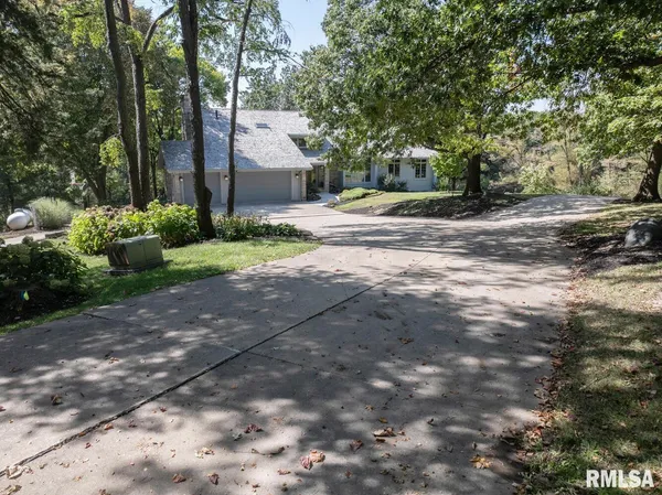 $695,500 | 100 South Quail Walk Road, Macomb, IL 61455