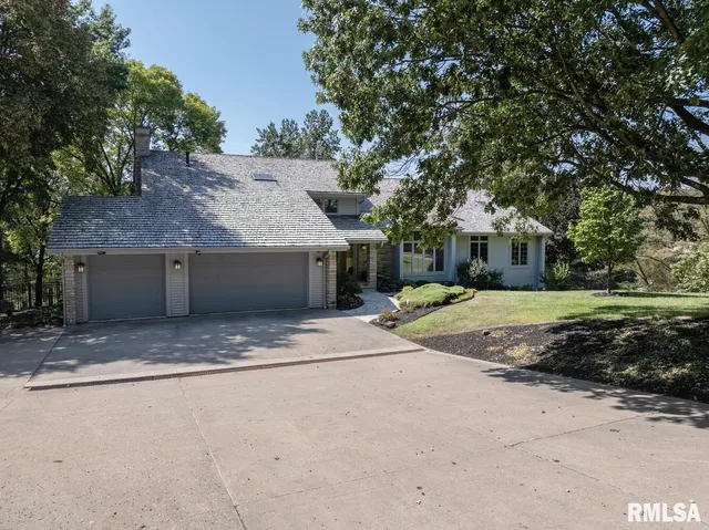 $695,500 | 100 South Quail Walk Road, Macomb, IL 61455