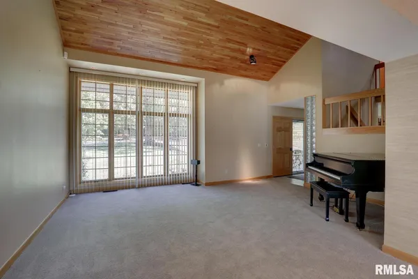 $695,500 | 100 South Quail Walk Road, Macomb, IL 61455