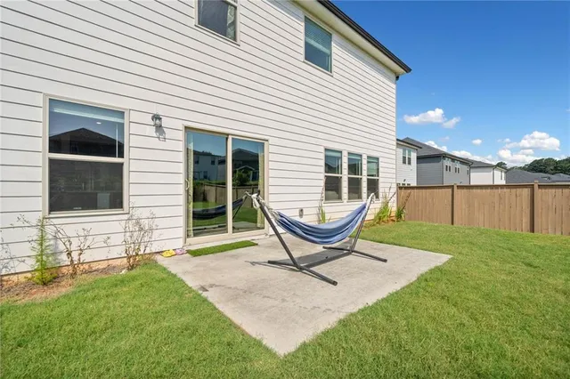 a view of a house with a backyard