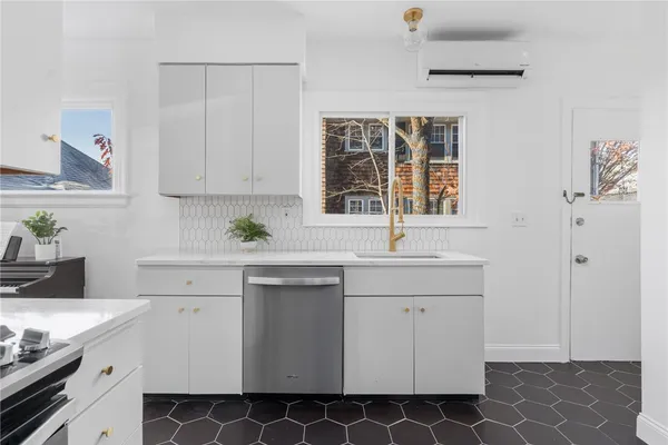 $6,500 | 420 Wayland Avenue, Providence, RI 02906