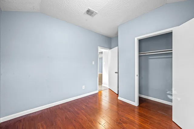 $1,800 | 11059 Landsbury Circle, Houston, TX 77099