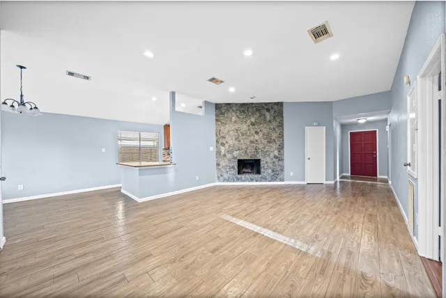 $1,800 | 11059 Landsbury Circle, Houston, TX 77099