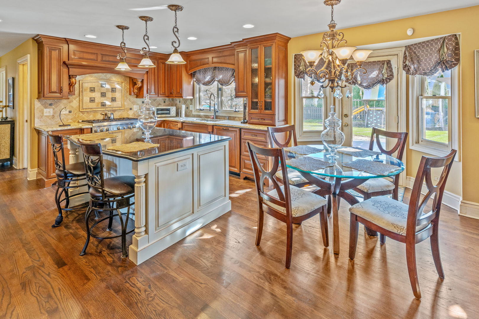 2328 High Meadow Road Naperville, IL 60564 - Photo 8 of 37