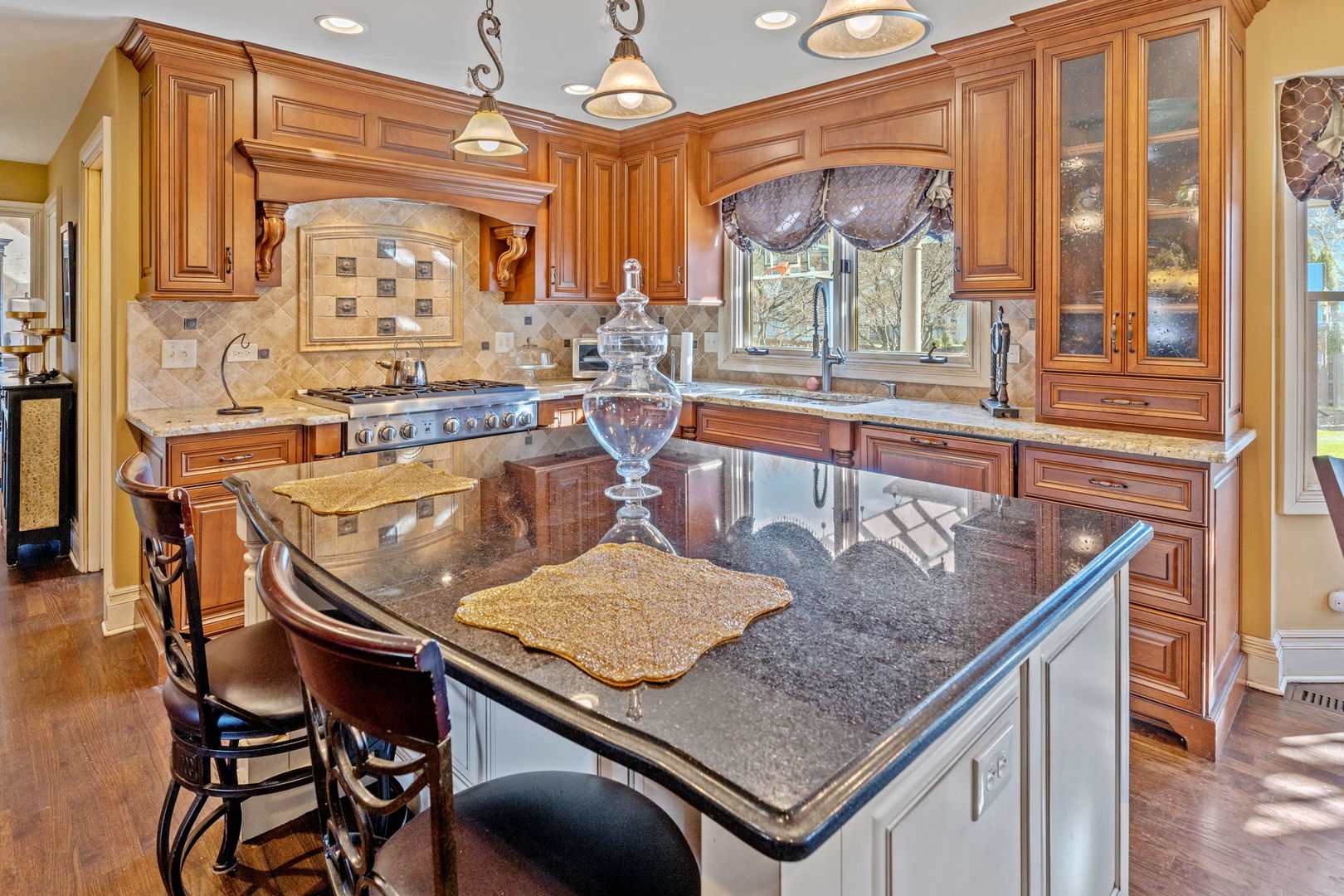 2328 High Meadow Road Naperville, IL 60564 - Photo 10 of 37