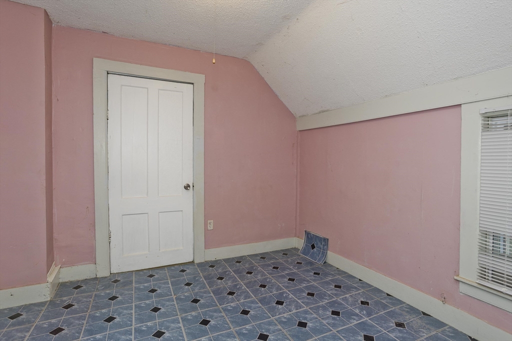 33 Forest Street Springfield, MA 01108 - Photo 23 of 39 a big room with closet