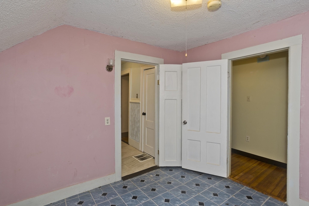 33 Forest Street Springfield, MA 01108 - Photo 25 of 39