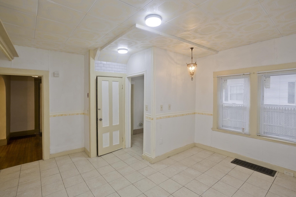 33 Forest Street Springfield, MA 01108 - Photo 10 of 39