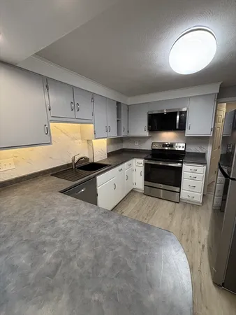 $3,100 | 97-99 Roffee Street, Unit 1, Barrington, RI 02806