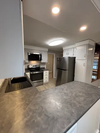 $3,100 | 97-99 Roffee Street, Unit 1, Barrington, RI 02806