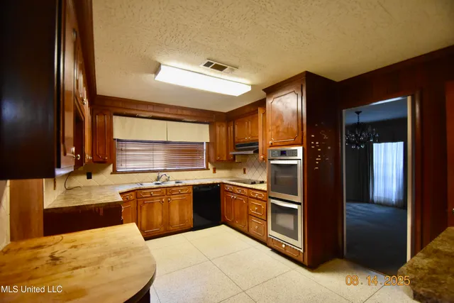 $340,000 | 503 East Park Avenue, Greenwood, MS 38930