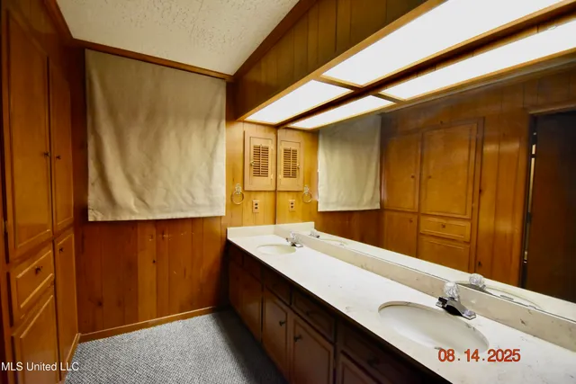 $340,000 | 503 East Park Avenue, Greenwood, MS 38930