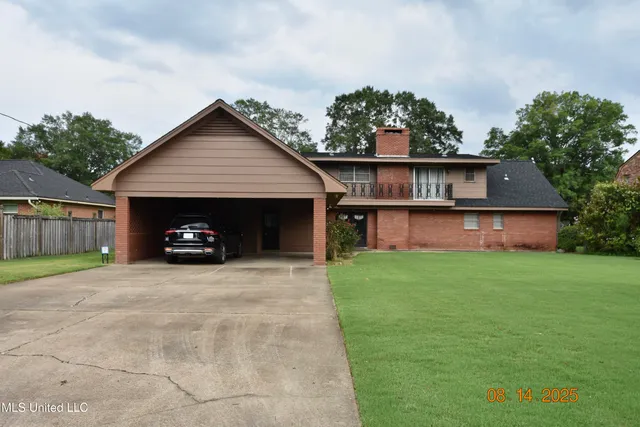 $340,000 | 503 East Park Avenue, Greenwood, MS 38930