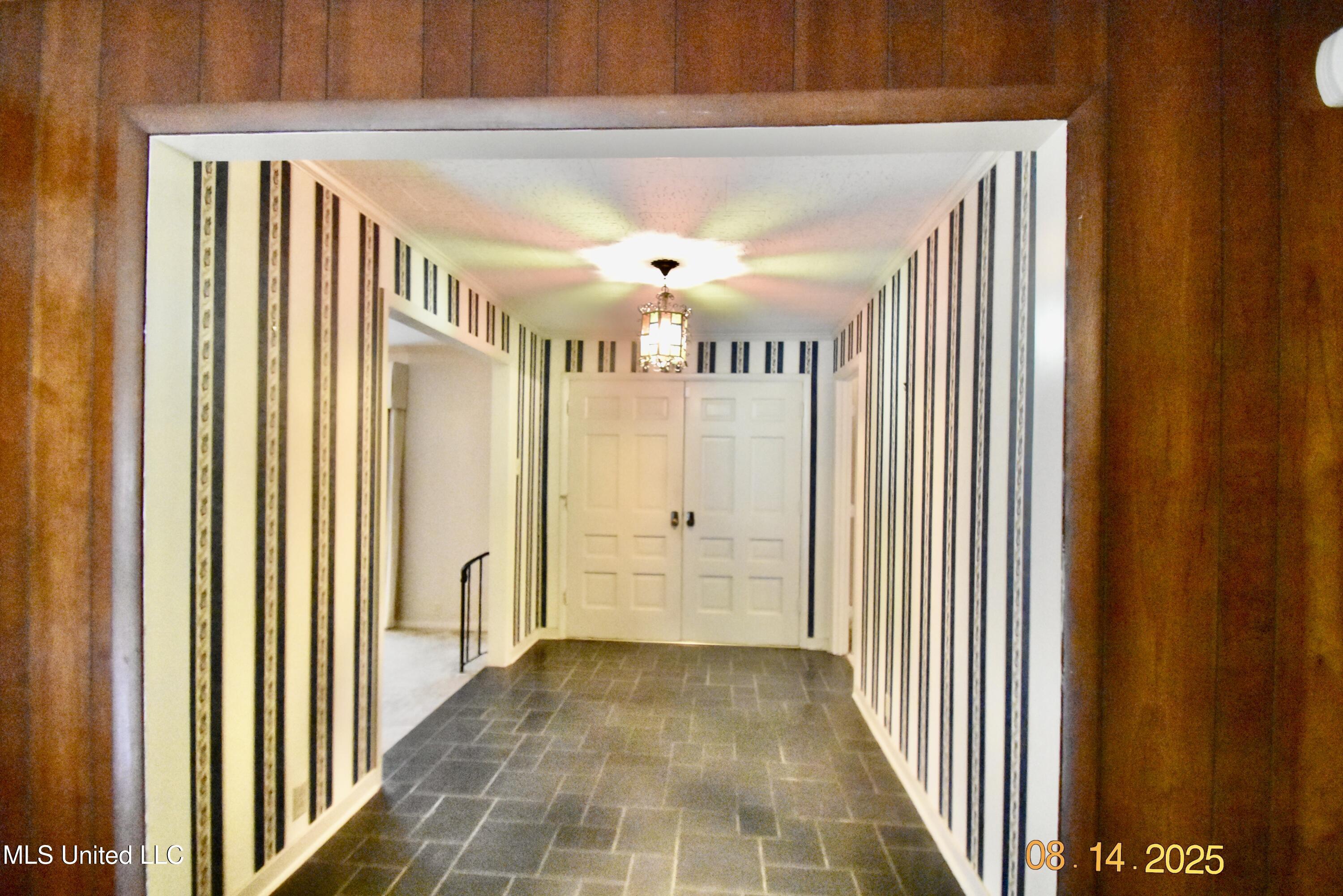 503 East Park Avenue Greenwood, MS 38930 - Photo 4 of 28 DSC_1350