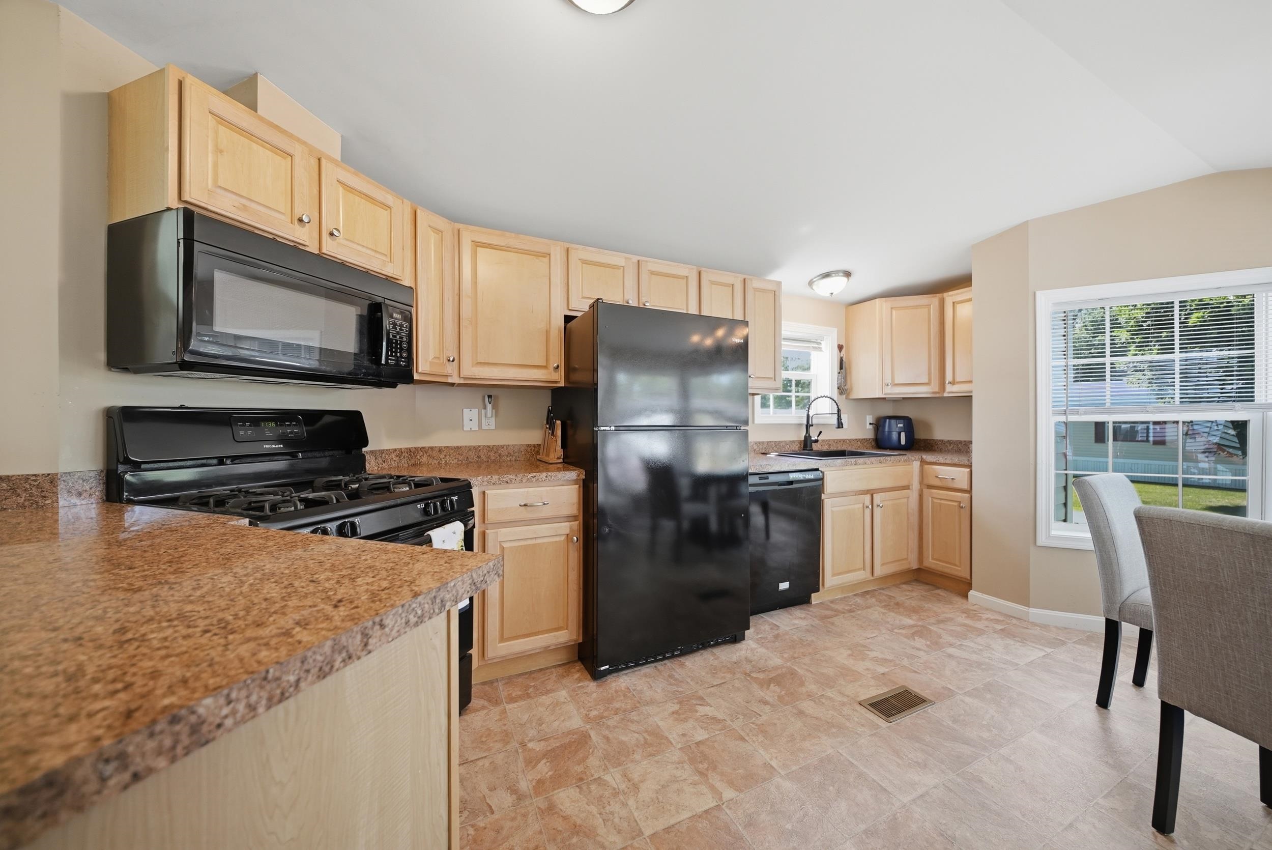 20 Black Forest Road North Hampton, NH 03862 - Photo 4 of 33