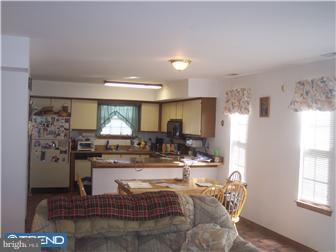 13 Blue Grass Road Clementon, NJ 08021 - Photo 5 of 11 Living Room