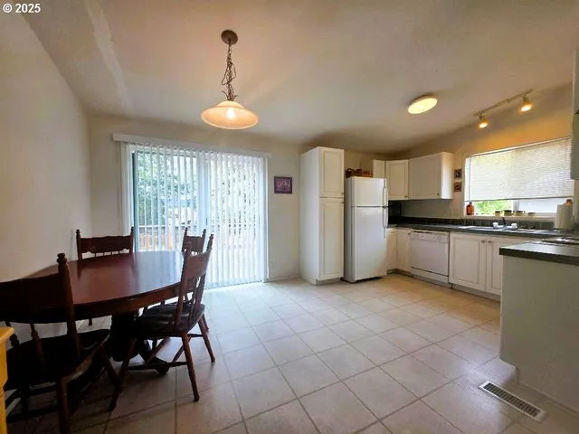 $285,000 | 18 South Appleman Road, Tygh Valley, OR 97063