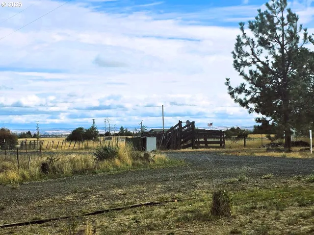 $285,000 | 18 South Appleman Road, Tygh Valley, OR 97063