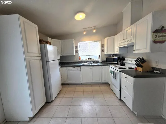 $285,000 | 18 South Appleman Road, Tygh Valley, OR 97063