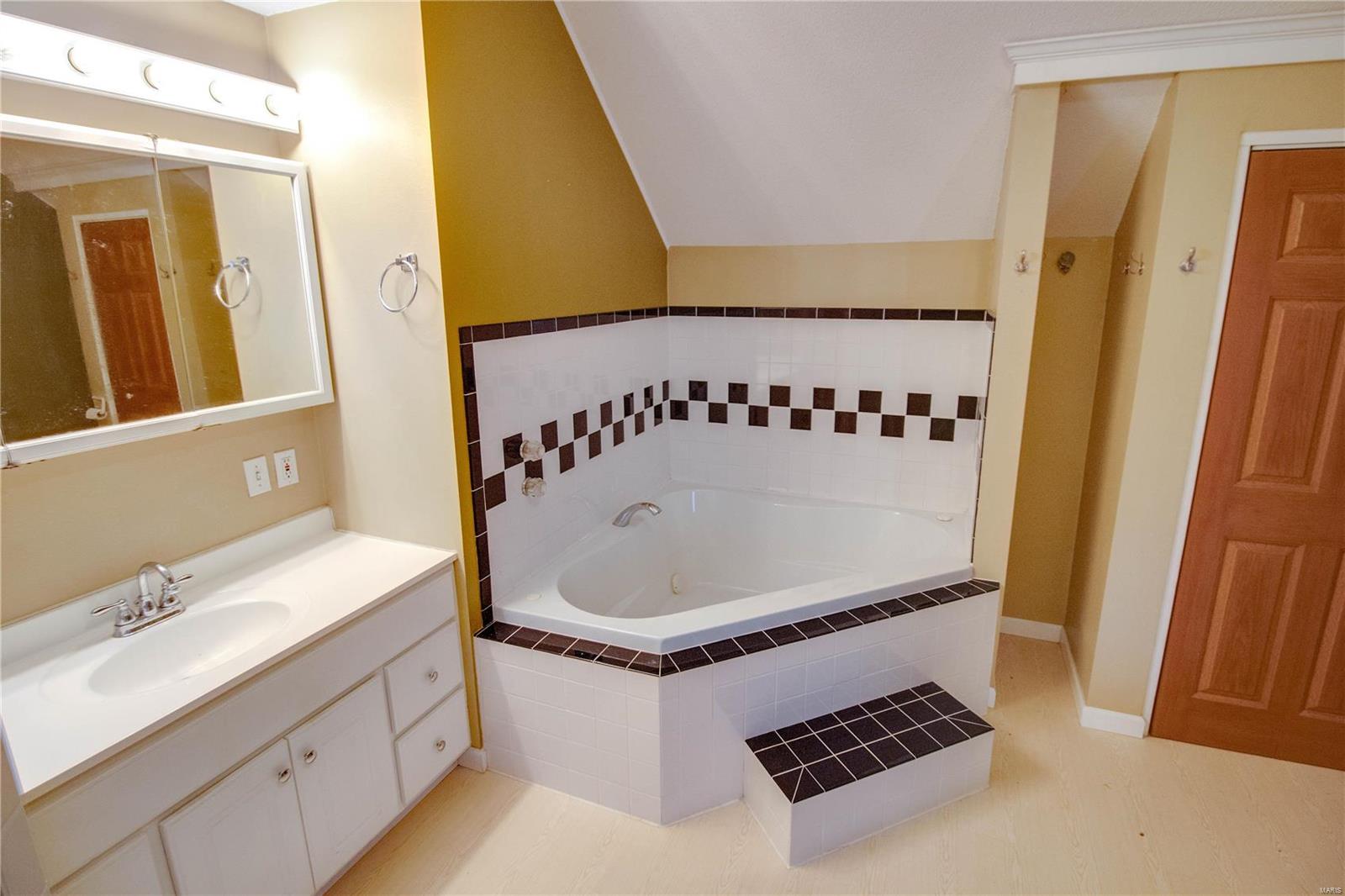 2907 Fox Run Drive Godfrey, IL 62035 - Photo 45 of 65