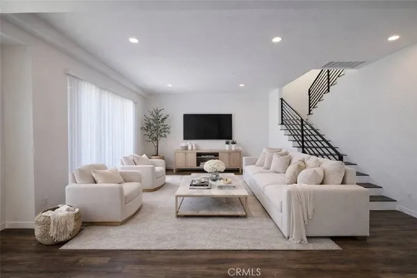 $5,490 | 7105 Dylan Court, Reseda, CA 91335