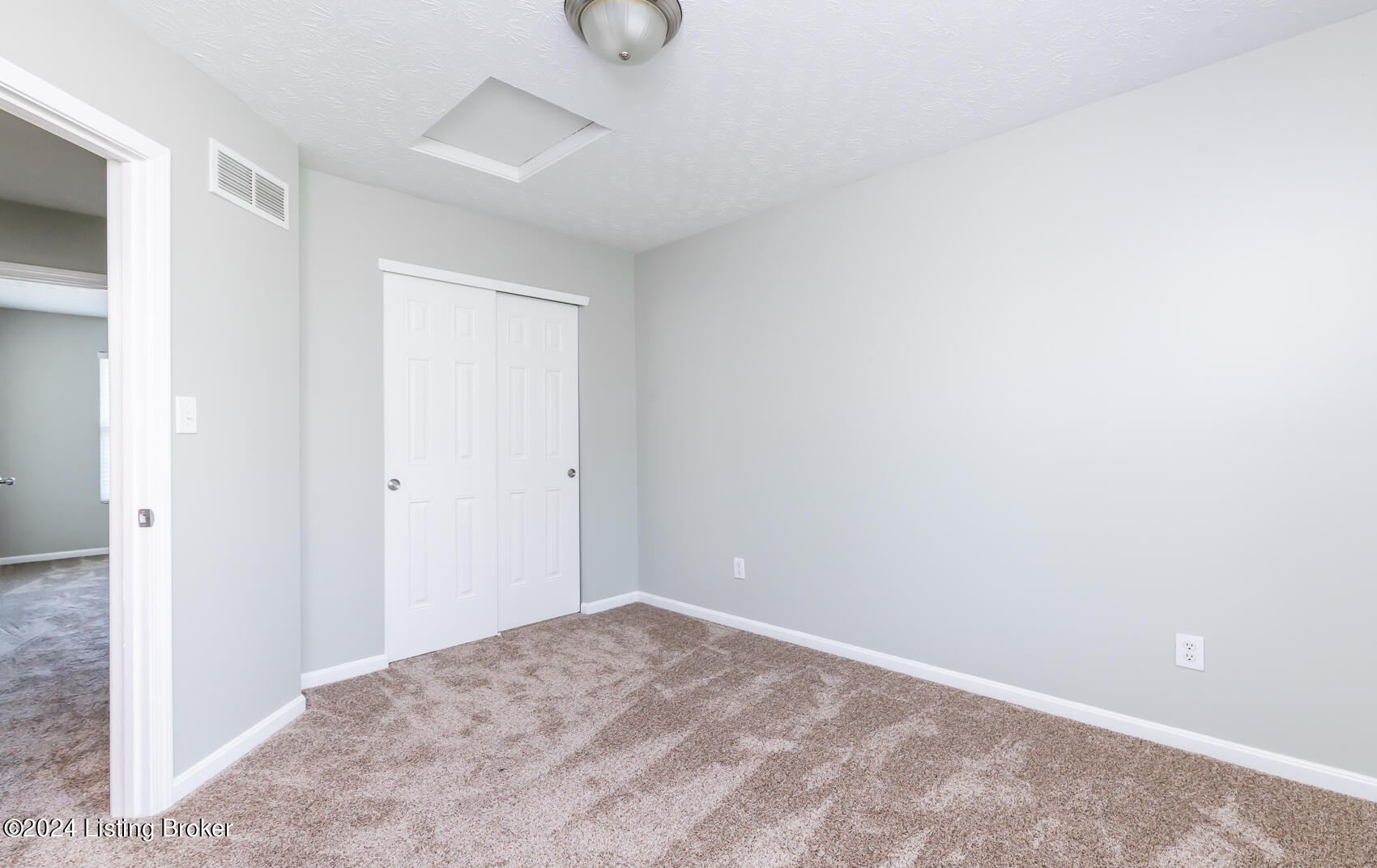 5114 Queens Castle Road Louisville, KY 40229 - Photo 17 of 26 Guest Room