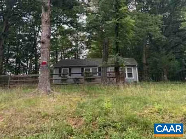 a view of house with front yard